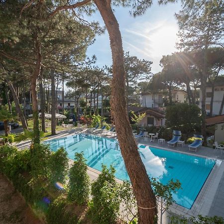 Hotel Caracas Lignano Sabbiadoro Eksteriør bilde