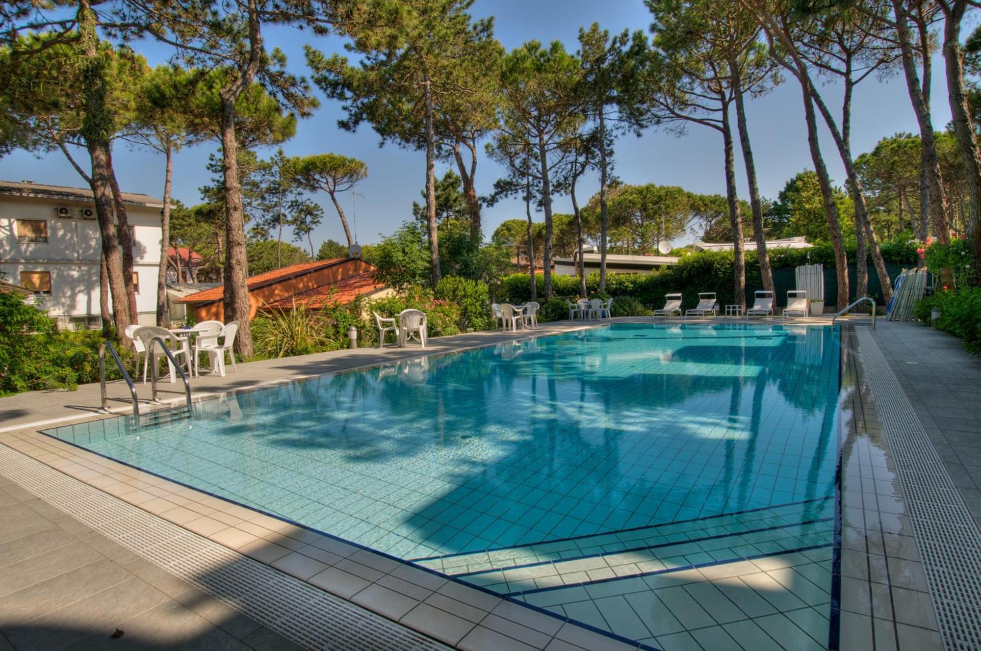 Hotel Caracas Lignano Sabbiadoro Eksteriør bilde