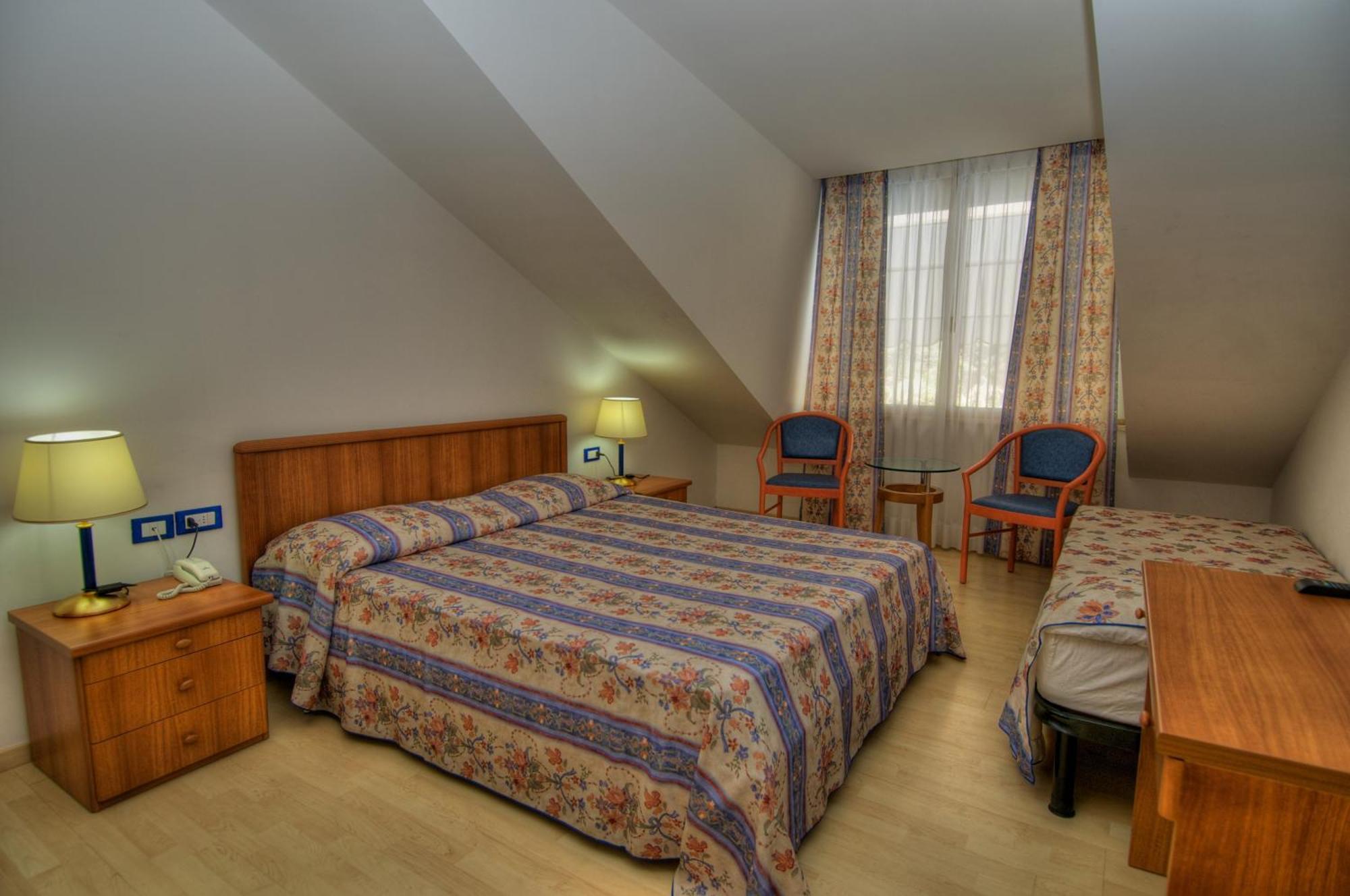 Hotel Caracas Lignano Sabbiadoro Eksteriør bilde