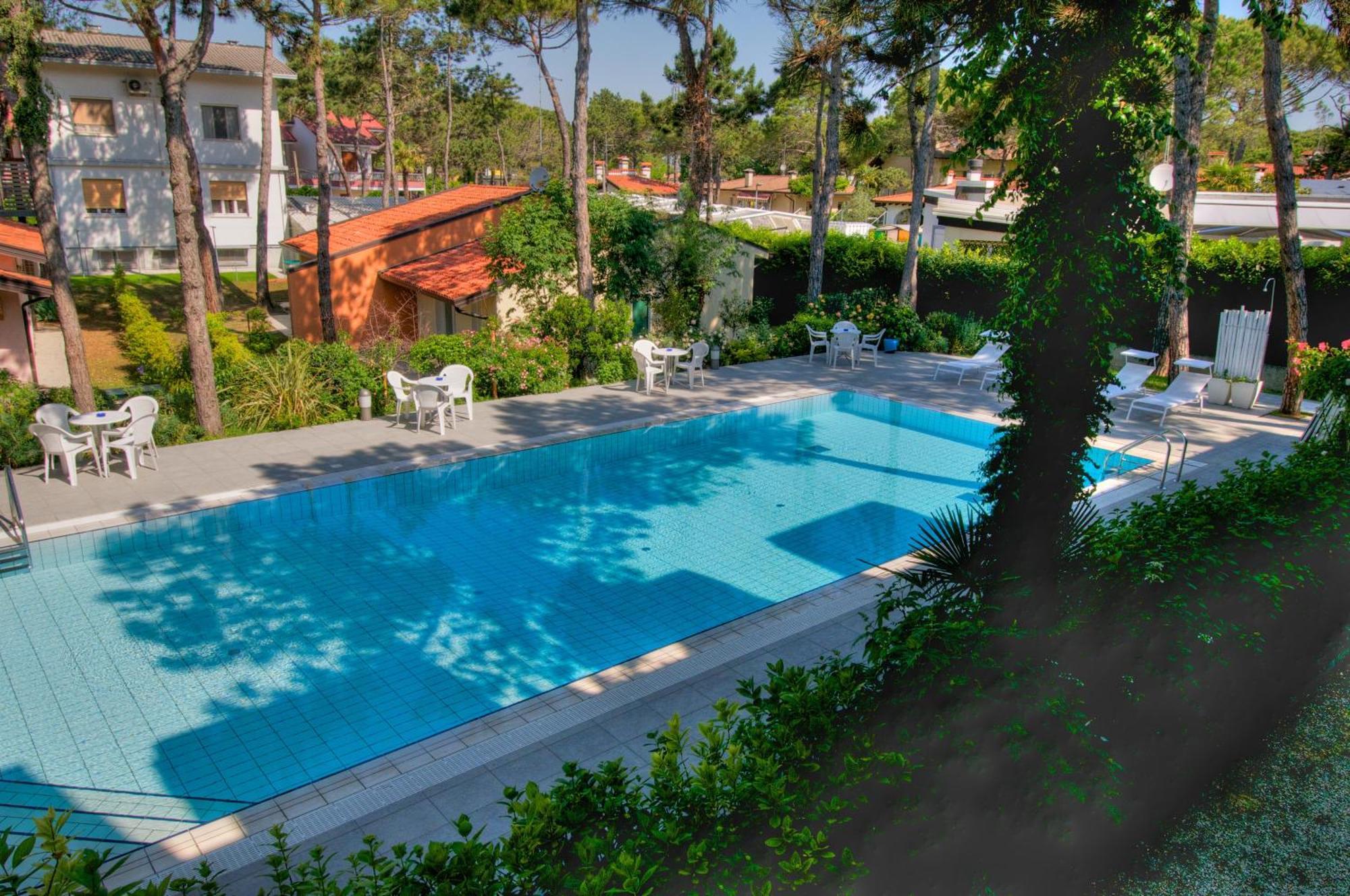 Hotel Caracas Lignano Sabbiadoro Eksteriør bilde
