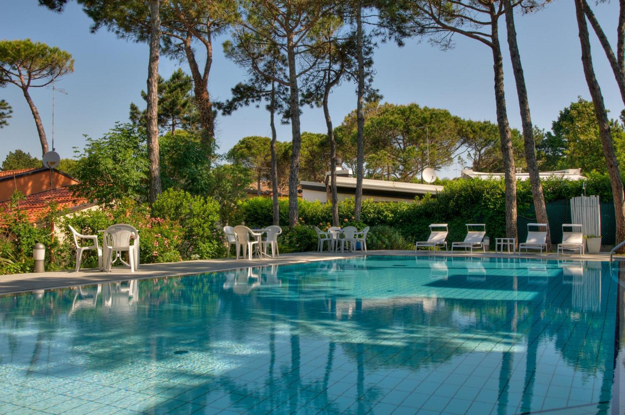 Hotel Caracas Lignano Sabbiadoro Eksteriør bilde