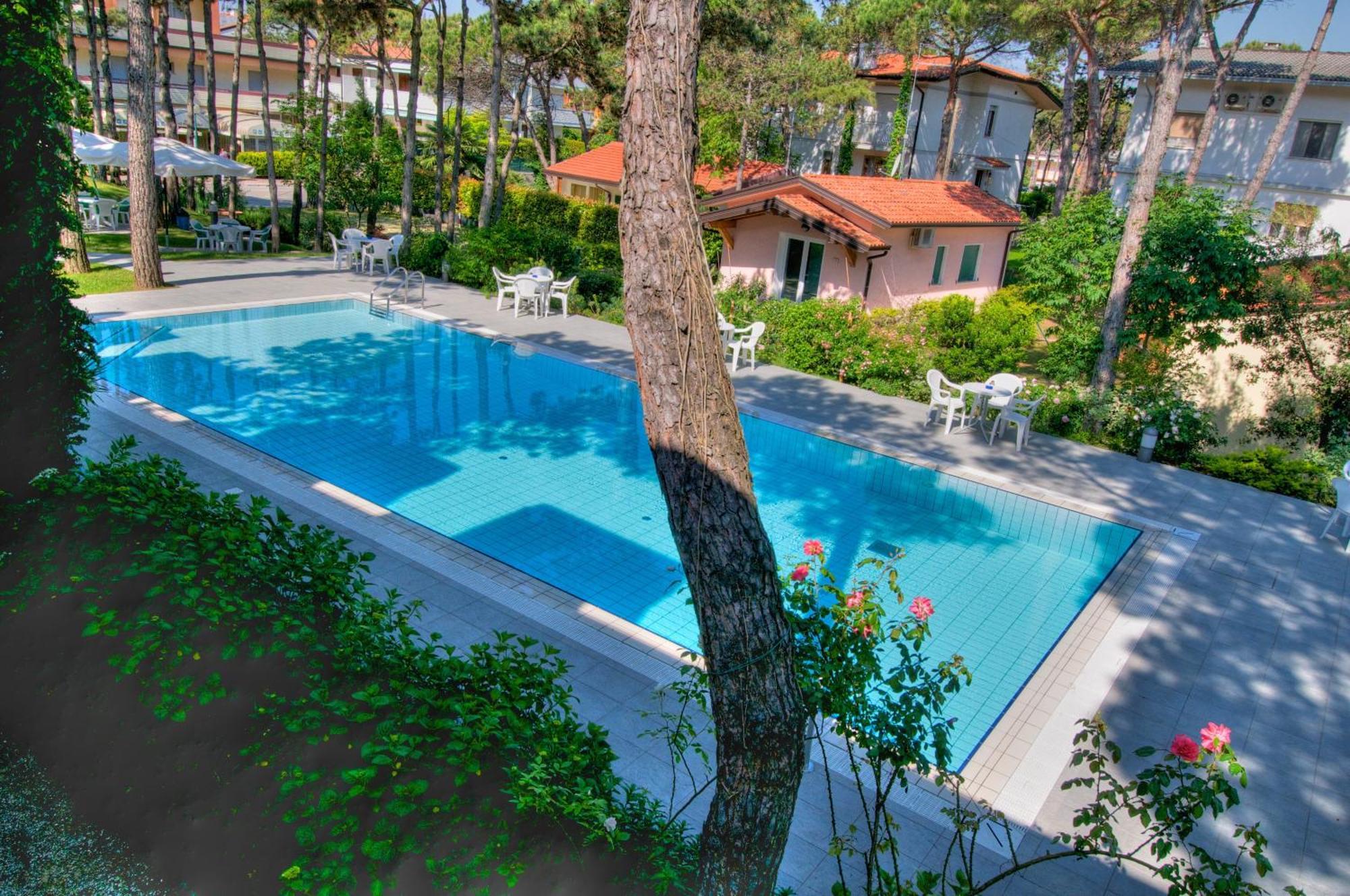 Hotel Caracas Lignano Sabbiadoro Eksteriør bilde