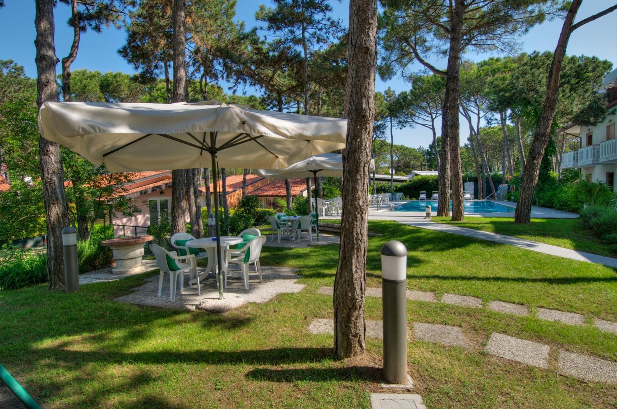 Hotel Caracas Lignano Sabbiadoro Eksteriør bilde