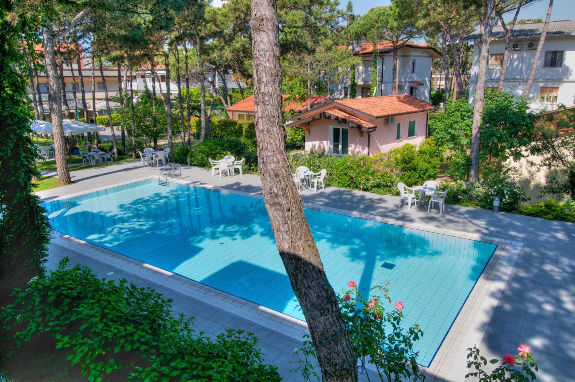 Hotel Caracas Lignano Sabbiadoro Eksteriør bilde