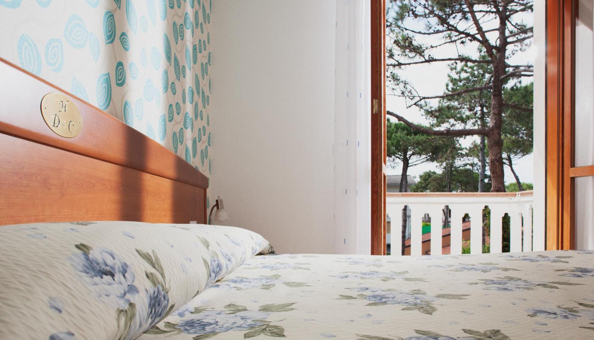 Hotel Caracas Lignano Sabbiadoro Eksteriør bilde
