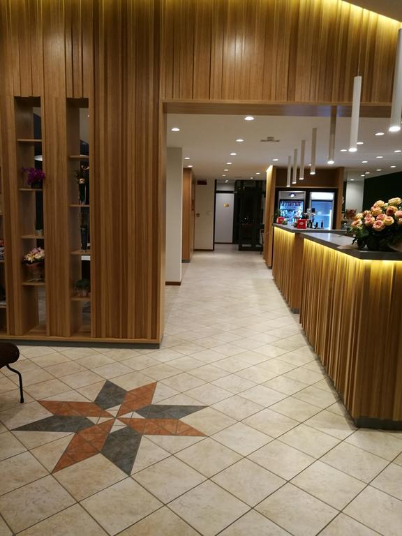 Hotel Caracas Lignano Sabbiadoro Eksteriør bilde