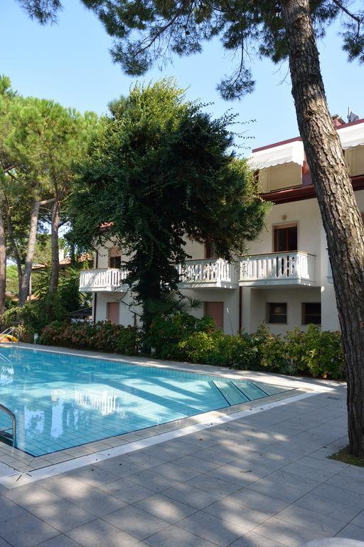 Hotel Caracas Lignano Sabbiadoro Eksteriør bilde